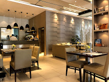 Acoustic tea lounge and art gallery
